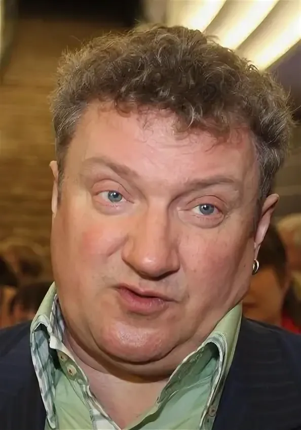 Олег Комаров